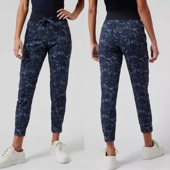 Athleta Trekkie North‎ Jogger in Ethereal Bloom Cottage Blue UPF 50+ size 14 - Picture 1 of 6